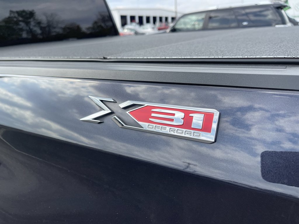 Used 2022 GMC Sierra 1500 SLT w/ SLT Premium Package AWD/4WD image 6
