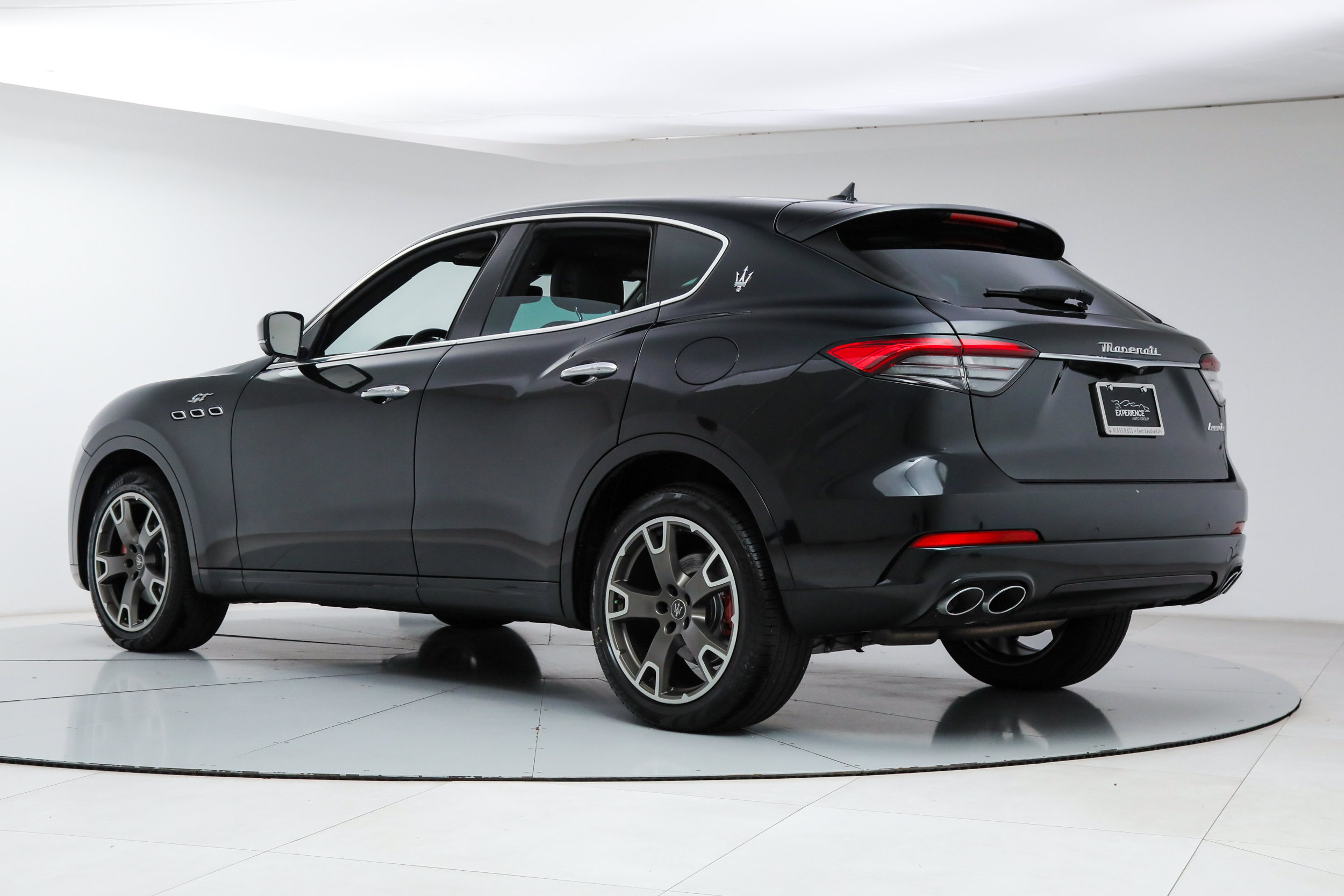 Certified 2023 Maserati Levante GT AWD/4WD image 3