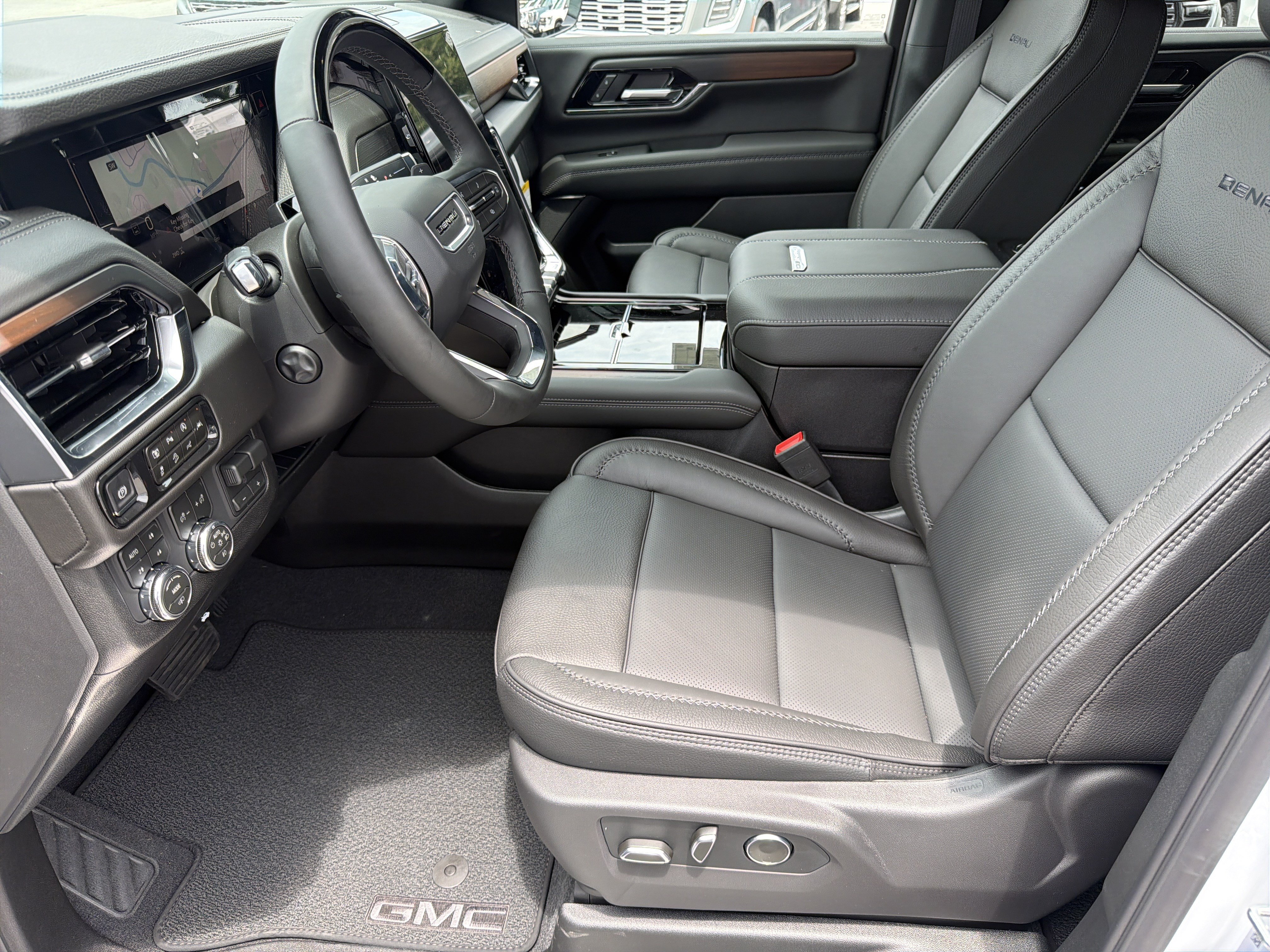 New 2026 GMC Yukon Denali w/ Denali Reserve Package AWD/4WD image 10