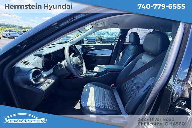Used 2025 Chevrolet Trax LT FWD image 22