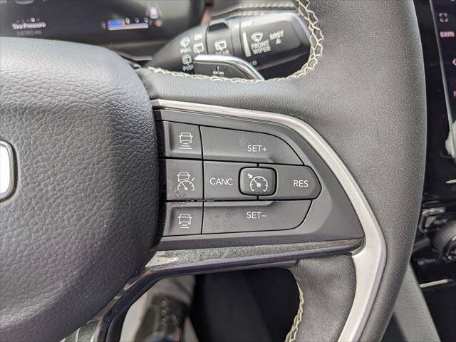 Used 2023 Jeep Grand Cherokee L Laredo AWD/4WD image 26