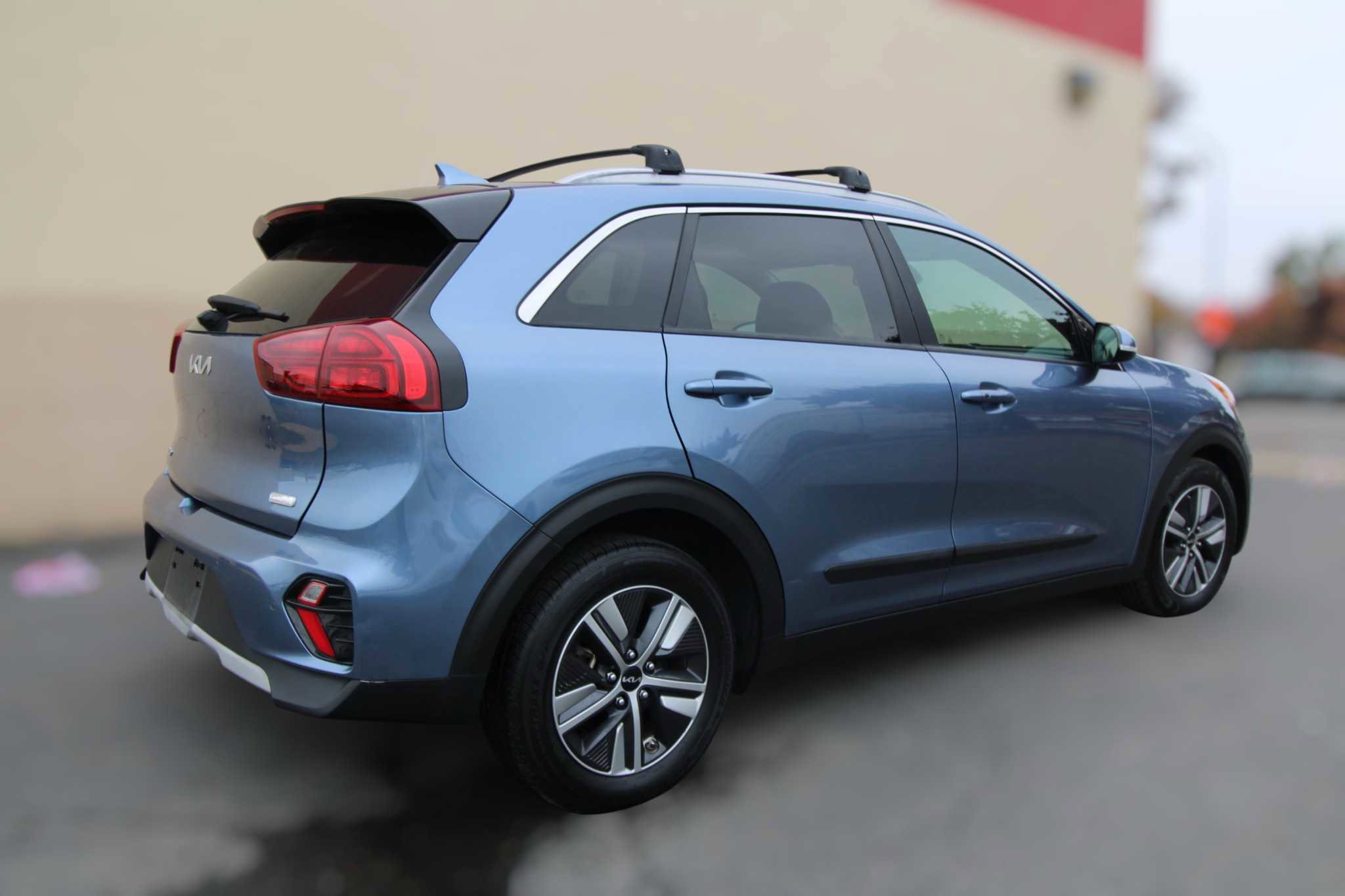 Used 2022 Kia Niro EX Premium image 4