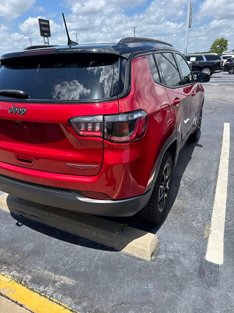 Used 2025 Jeep Compass Trailhawk AWD/4WD image 6