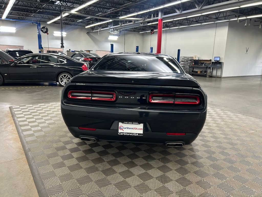 Used 2018 Dodge Challenger SXT RWD image 8