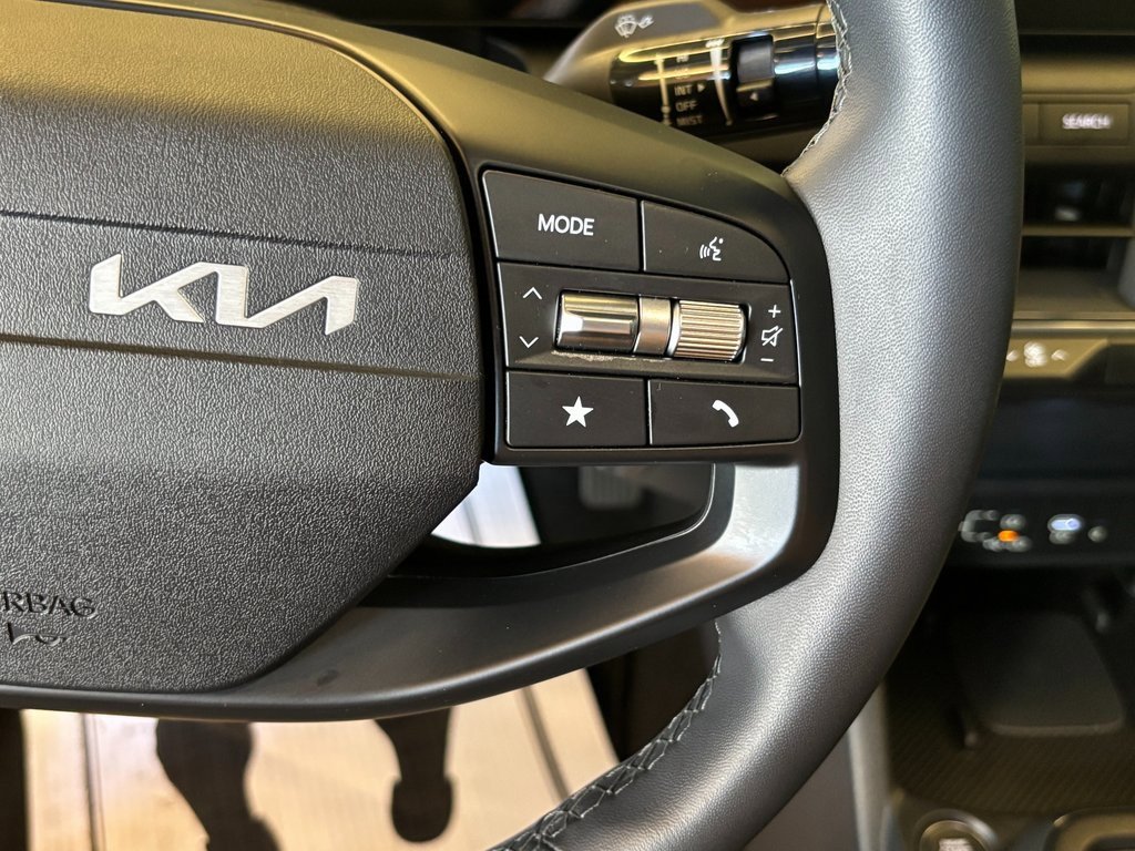 Used 2025 Kia K4 EX image 11