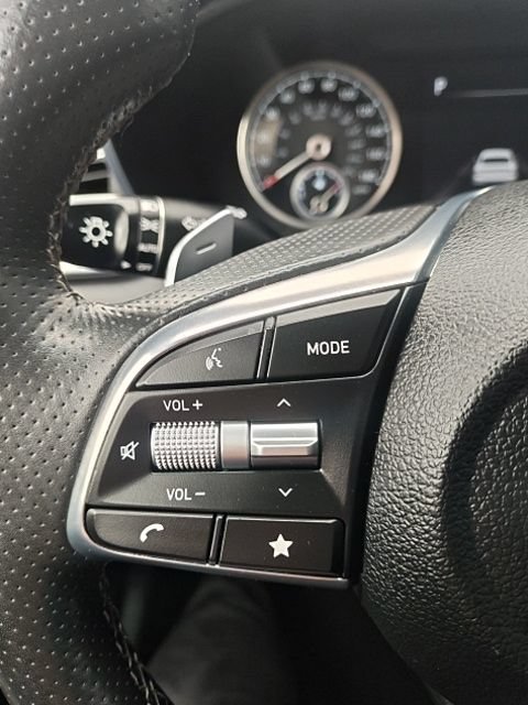 Used 2022 Genesis G70 2.0T w/ Prestige Package AWD/4WD image 22