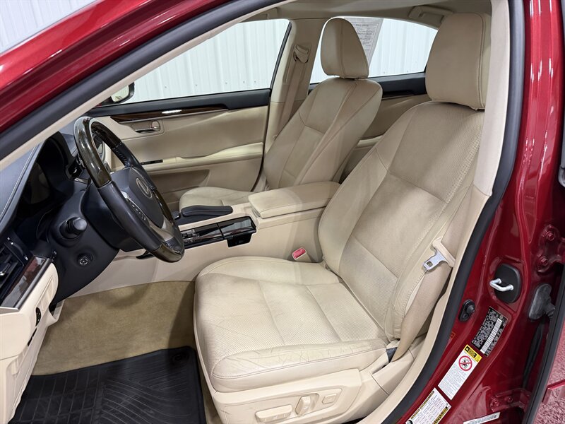 Used 2015 Lexus ES 350 w/ Luxury Package FWD image 7