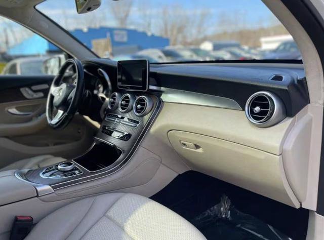 Used 2019 Mercedes-Benz GLC 300 GLC 300 w/ Premium Package image 18