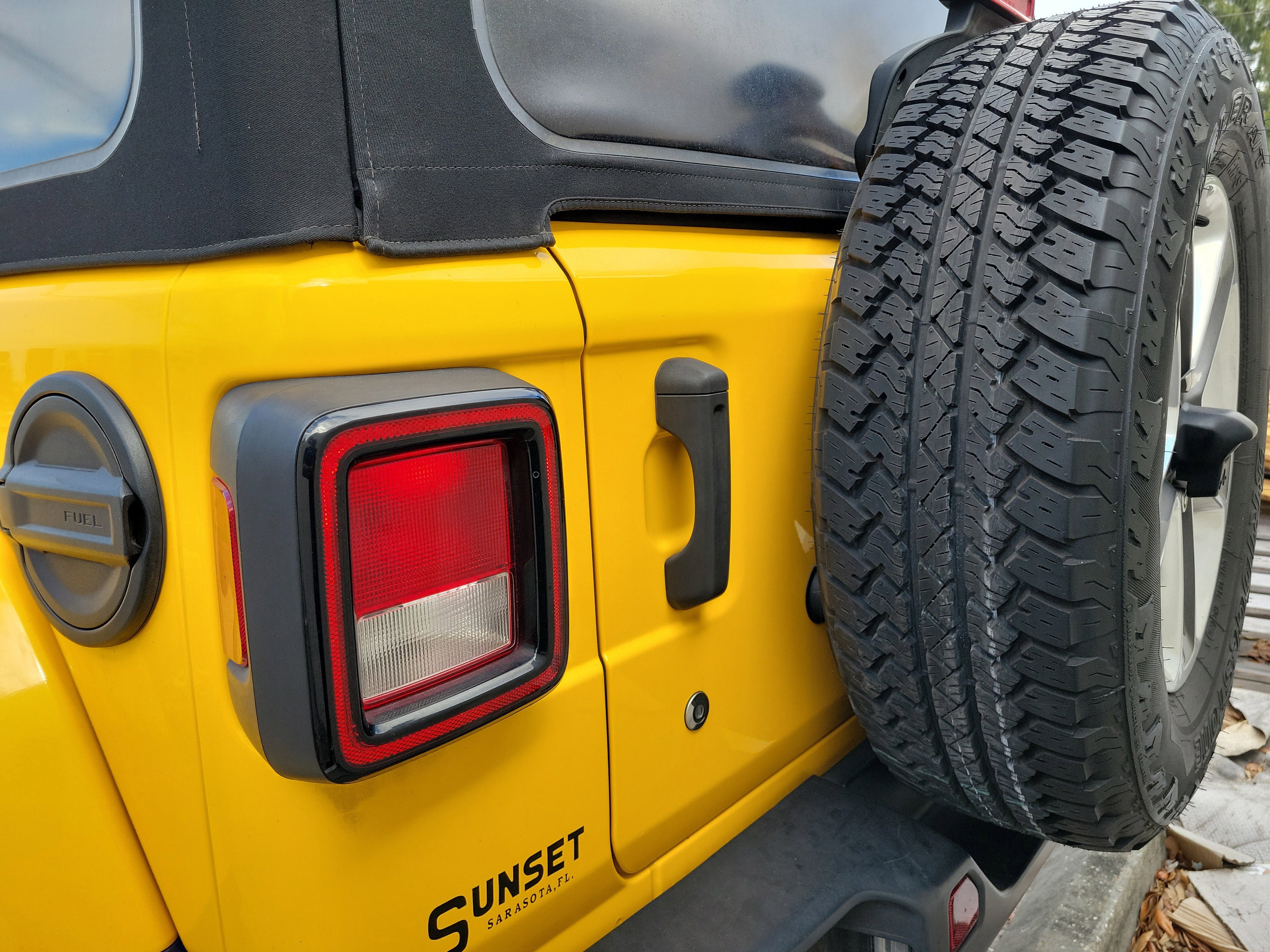 Used 2018 Jeep Wrangler Unlimited Sahara AWD/4WD image 5