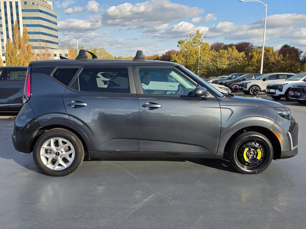 Certified 2023 Kia Soul LX w/ LX Technology Package FWD image 2