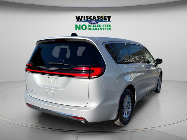 Used 2024 Chrysler Pacifica Touring-L FWD image 28