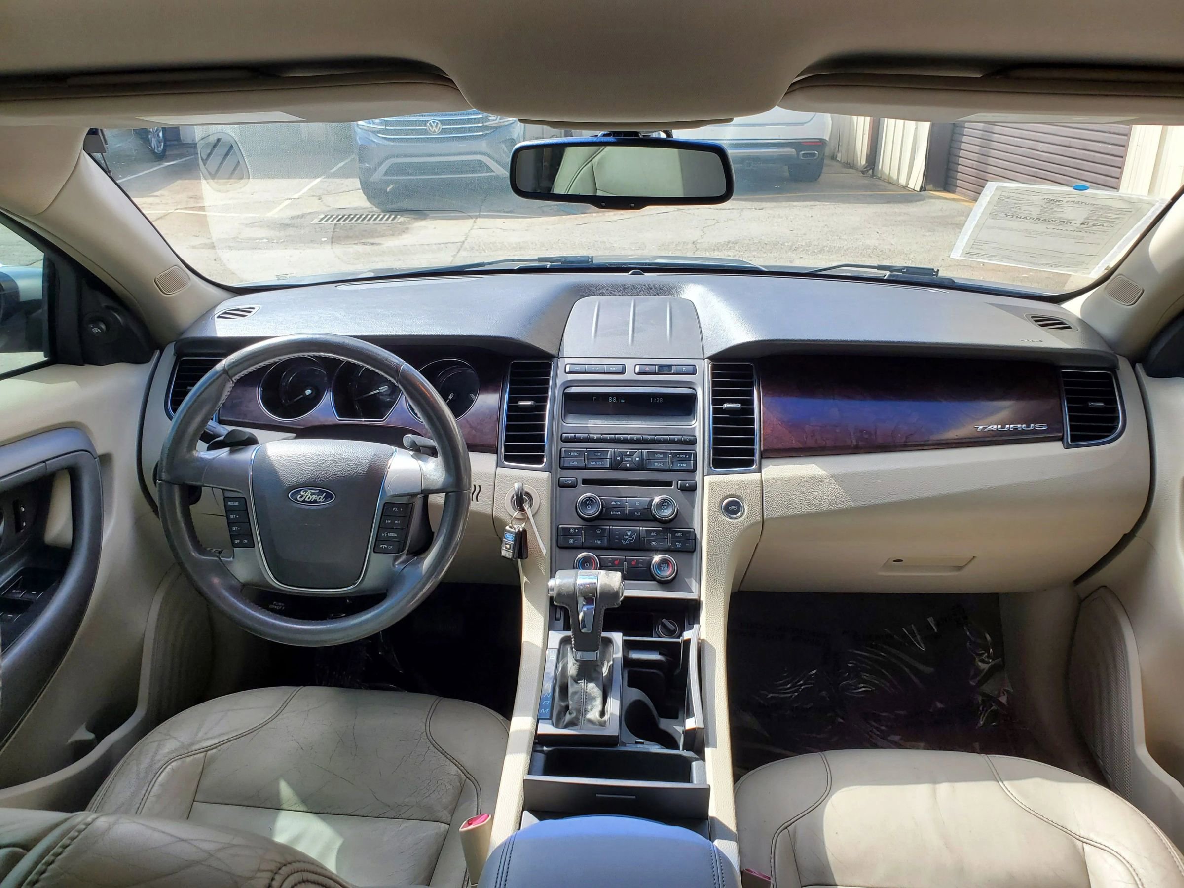 Used 2010 Ford Taurus SEL image 33