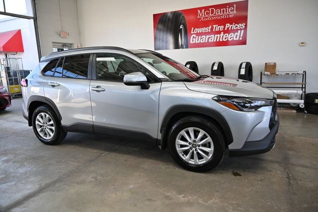 Used 2024 Toyota Corolla Cross LE w/ Moonroof Package AWD/4WD image 4
