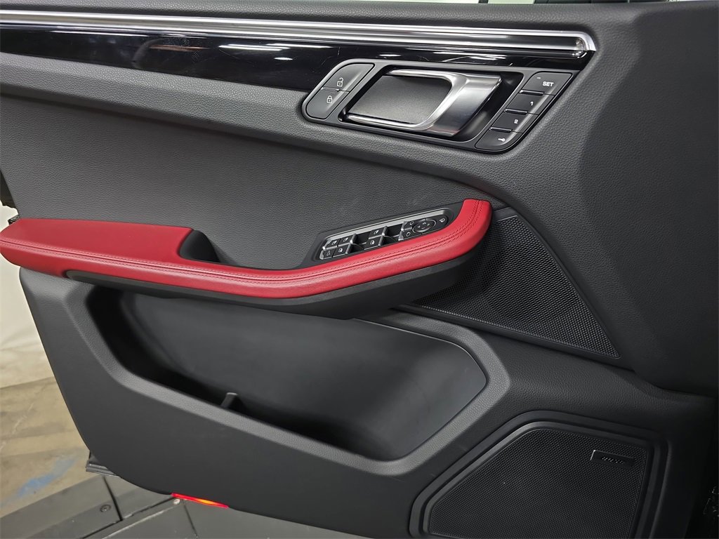 Used 2025 Porsche Macan image 22