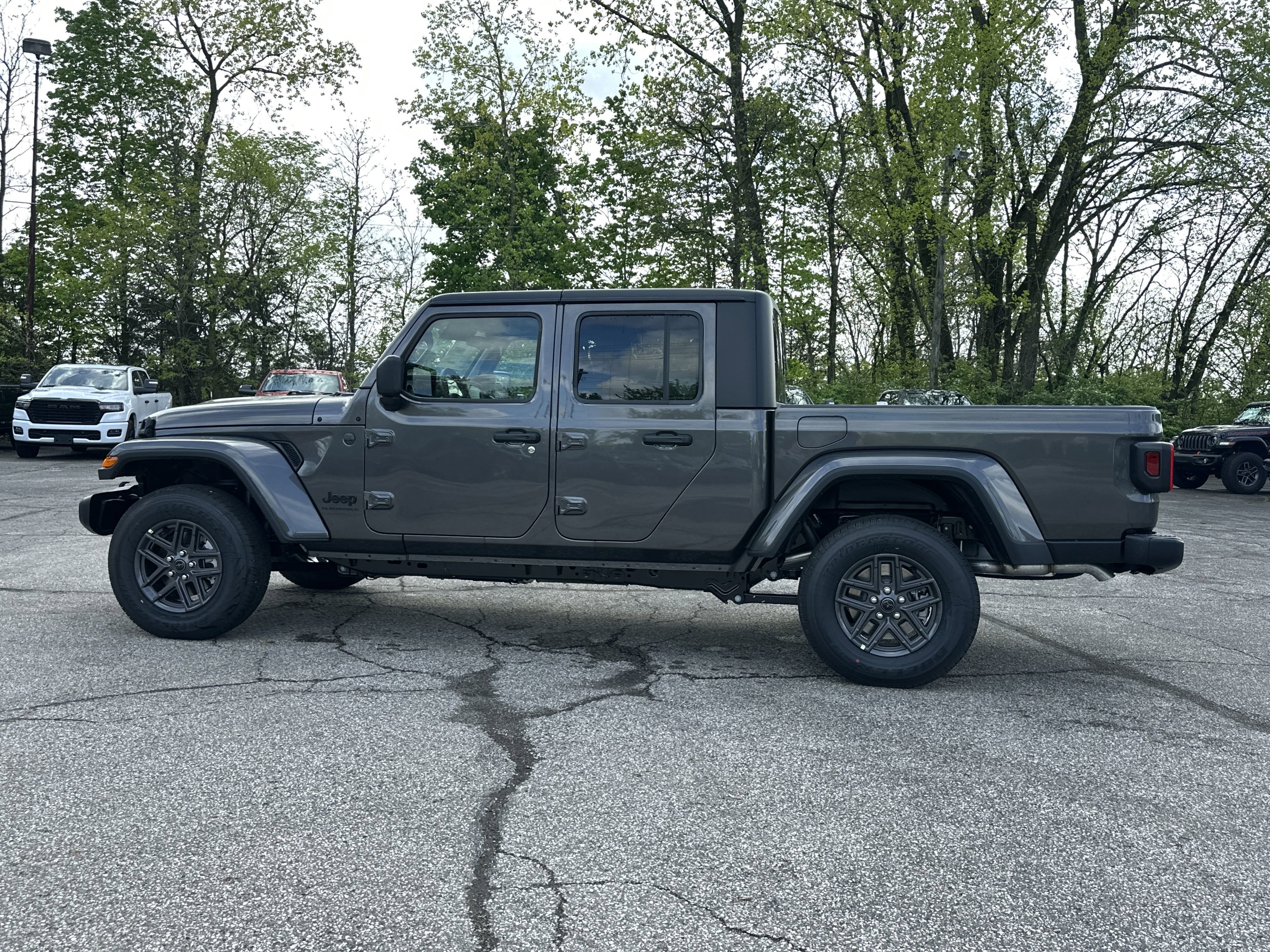 New 2025 Jeep Gladiator Sport image 25