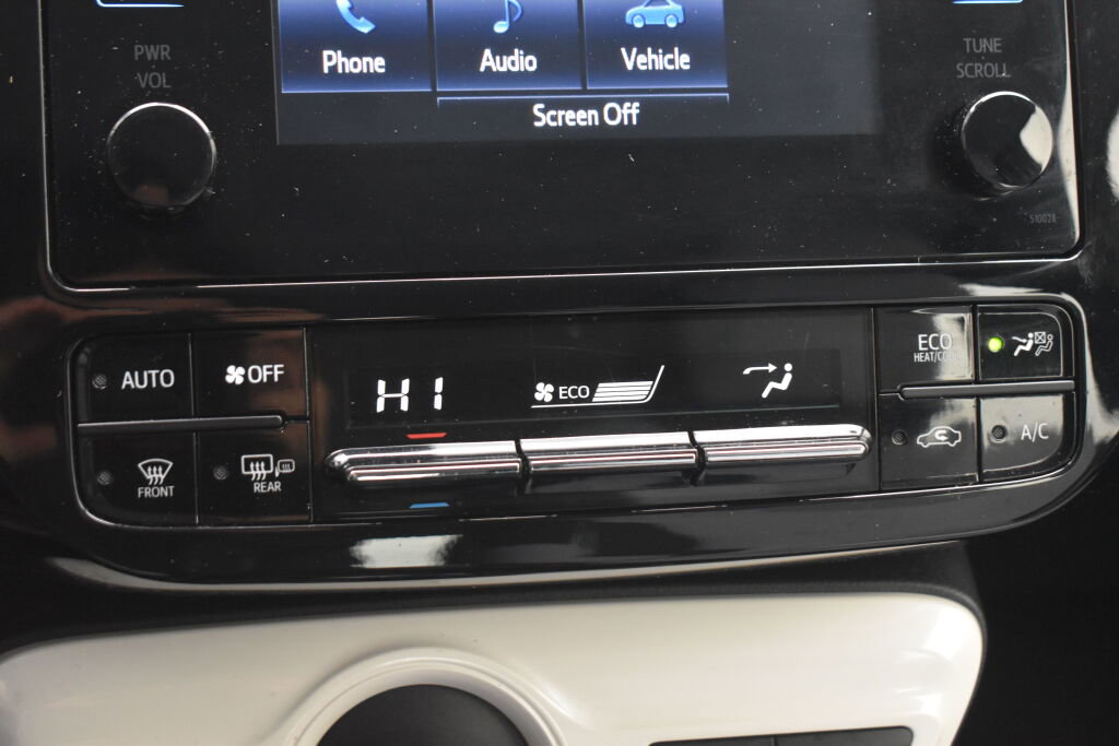 Used 2017 Toyota Prius Two w/ Prius Two Safety Plus Package FWD image 12
