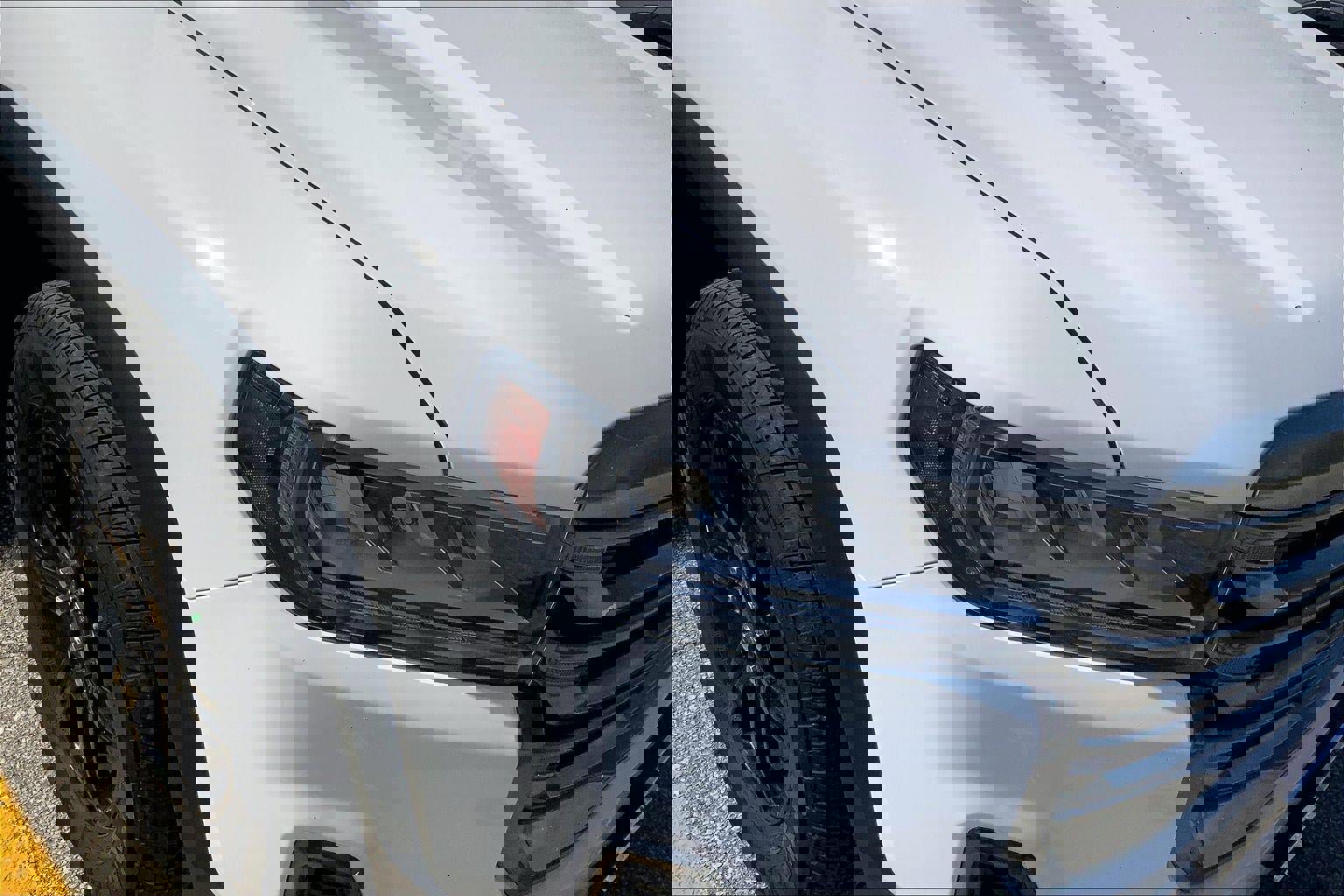 Used 2023 GMC Acadia AT4 image 27