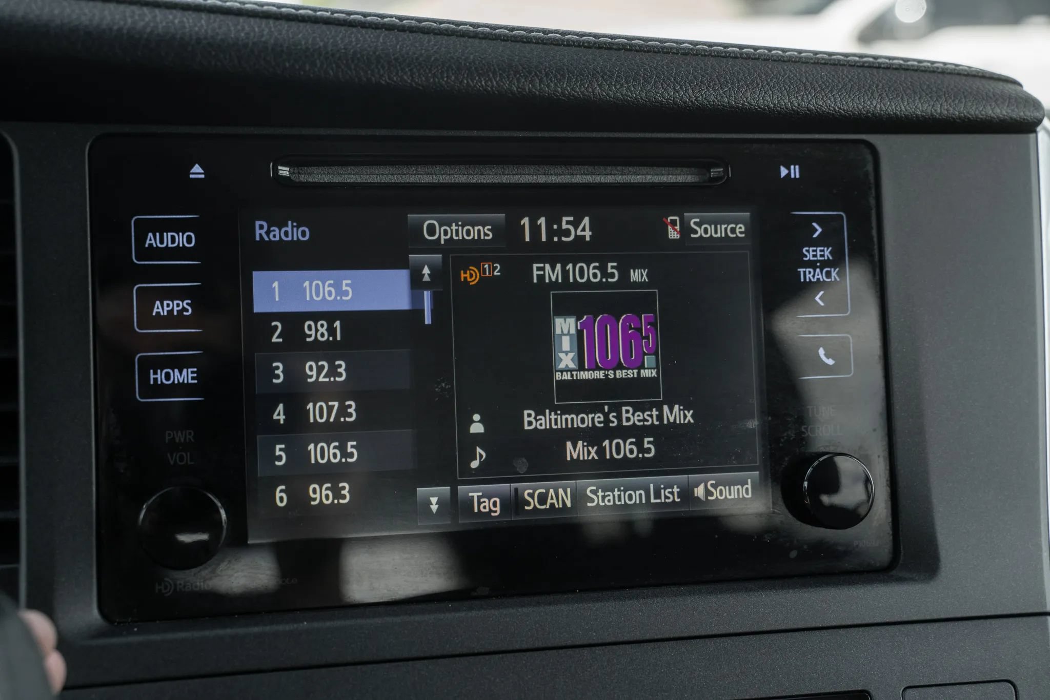 Used 2015 Toyota Sienna SE FWD image 24