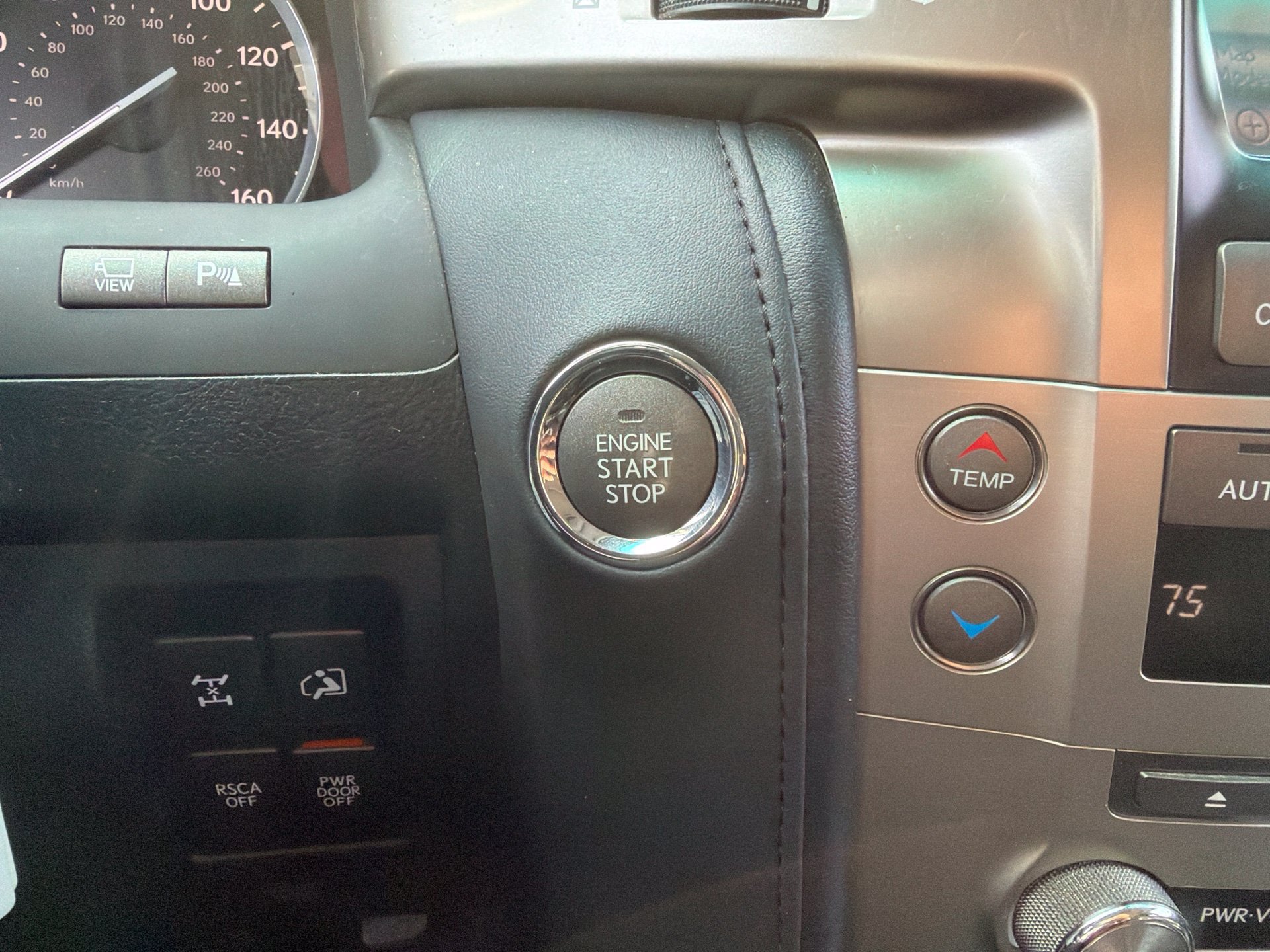 Used 2013 Lexus LX 570 4WD w/ Luxury Pkg image 16