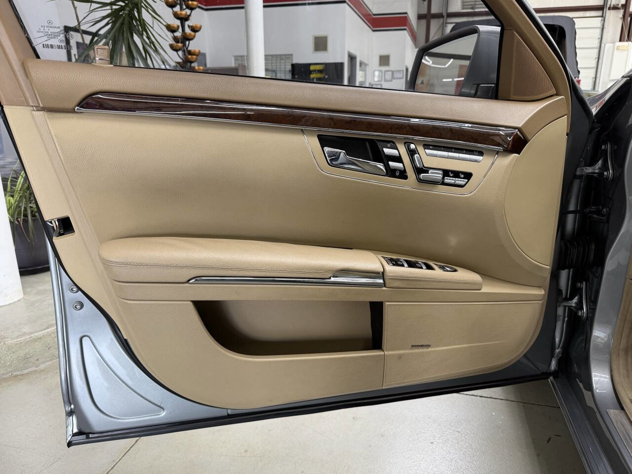 Used 2011 Mercedes-Benz S 550 4MATIC image 10