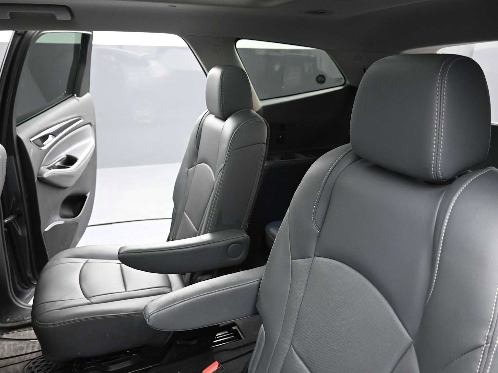 Used 2020 Buick Enclave Premium w/ Sun and Sites Package image 22