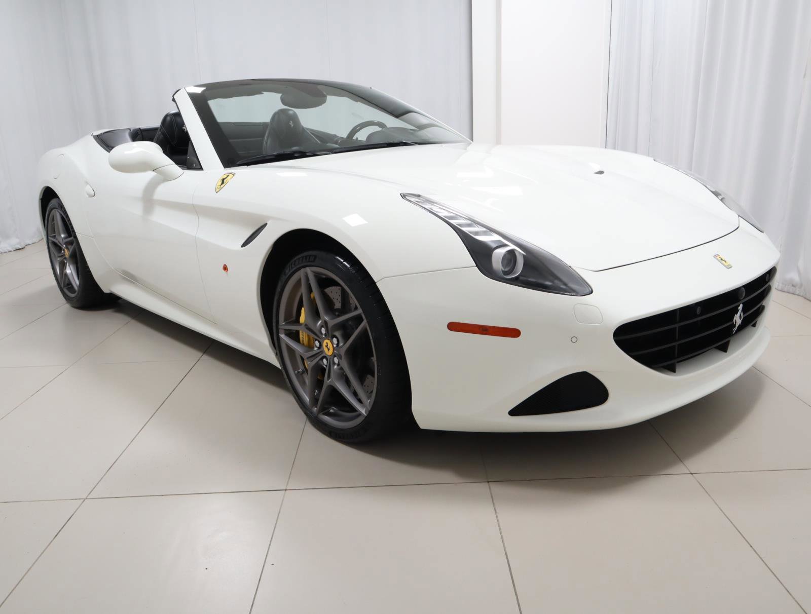 Used 2016 Ferrari California T image 5