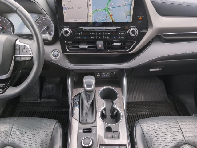 Used 2022 Toyota Highlander Limited AWD/4WD image 22