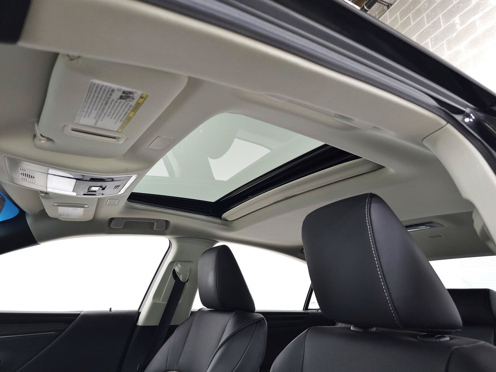 Used 2025 Lexus ES 350 w/ Premium Package FWD image 18