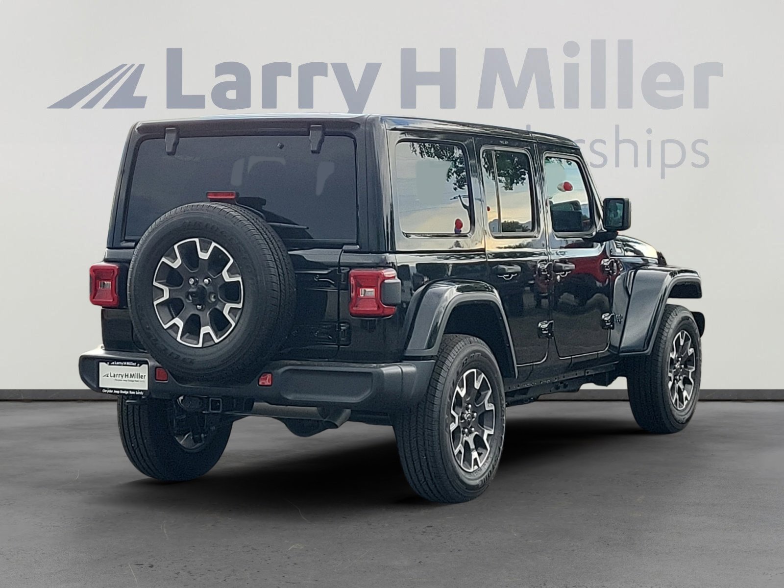 New 2025 Jeep Wrangler Sahara image 5