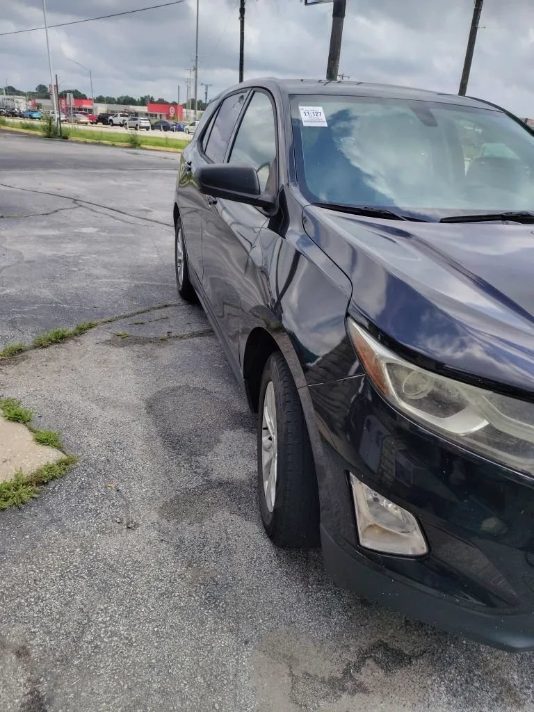Used 2019 Chevrolet Equinox LS w/ LPO, Cargo Package FWD image 3