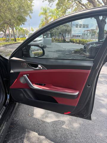 Used 2018 Kia Stinger GT1 RWD image 17