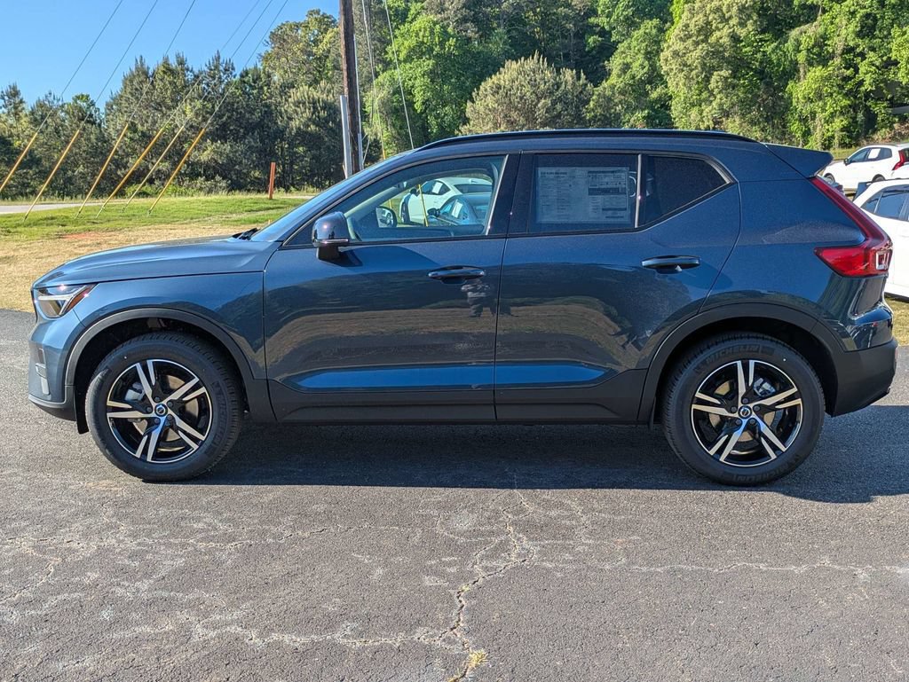 Used 2026 Volvo XC40 B5 Core AWD/4WD image 3