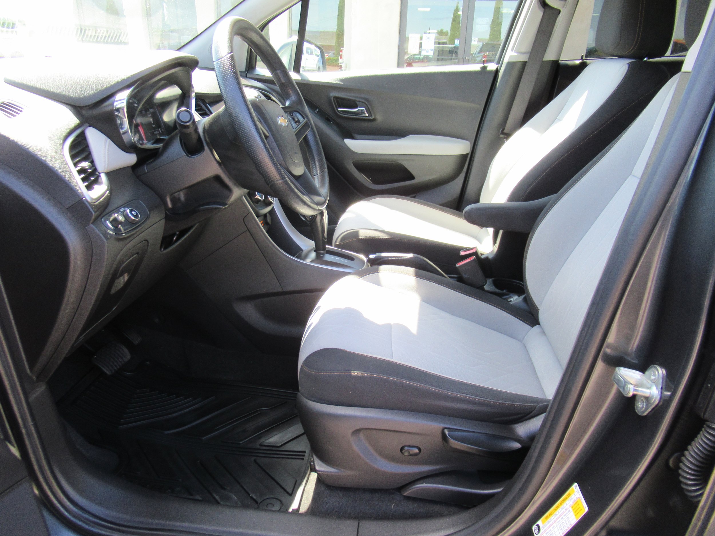 Used 2020 Chevrolet Trax LT FWD image 8