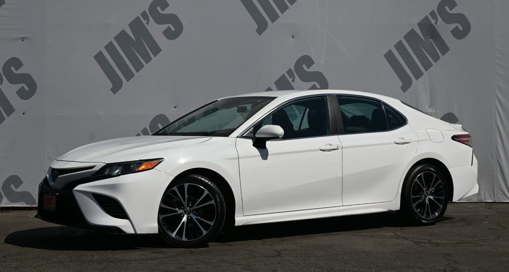 Used 2020 Toyota Camry SE w/ Carpet Mat Package image 1
