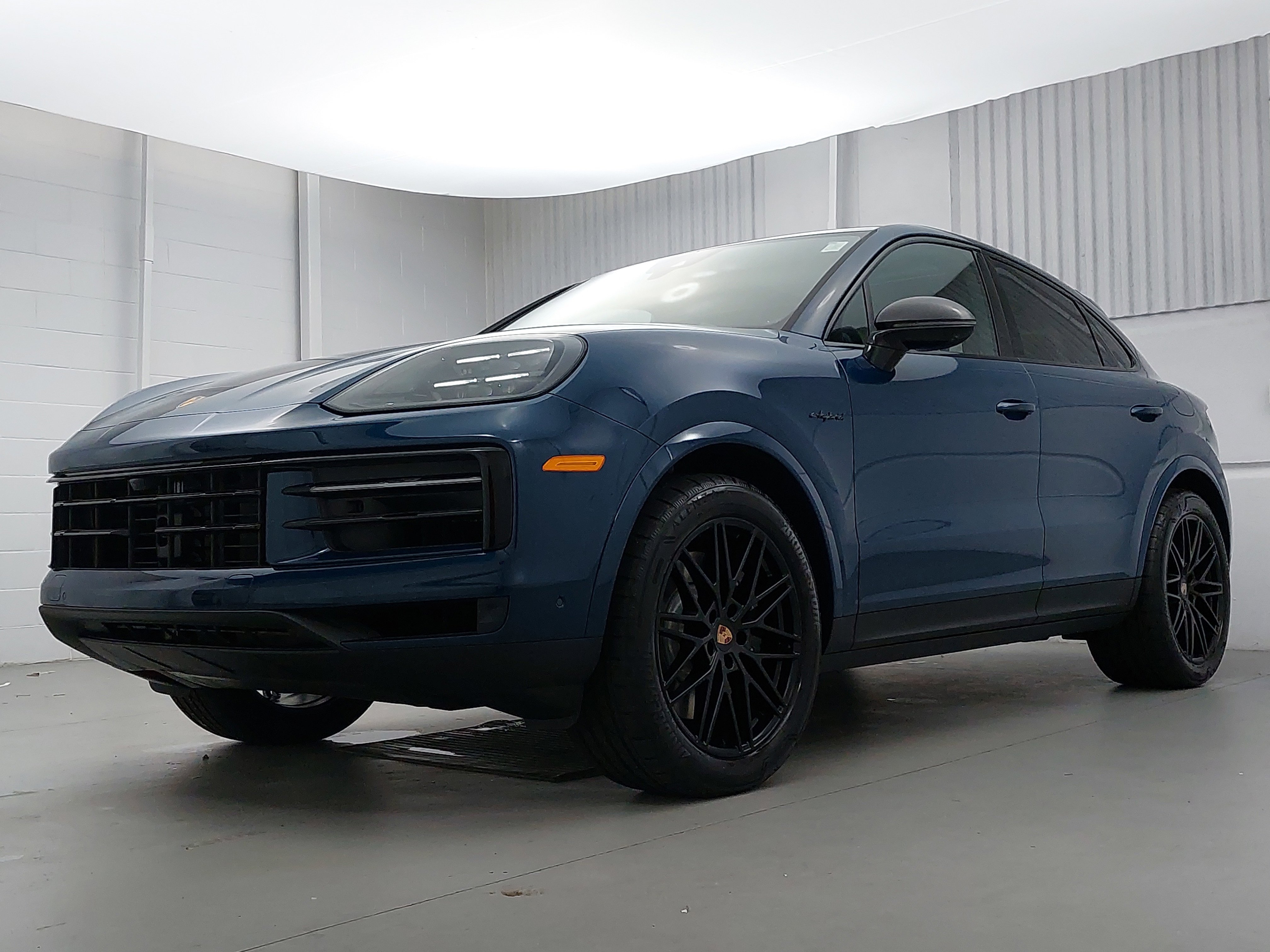 New 2025 Porsche Cayenne E-Hybrid image 1