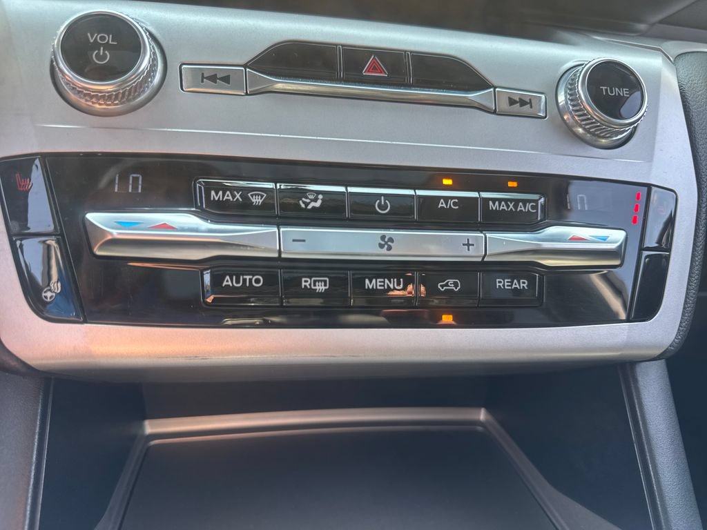 Used 2020 Ford Explorer XLT w/ Equipment Group 202A AWD/4WD image 22