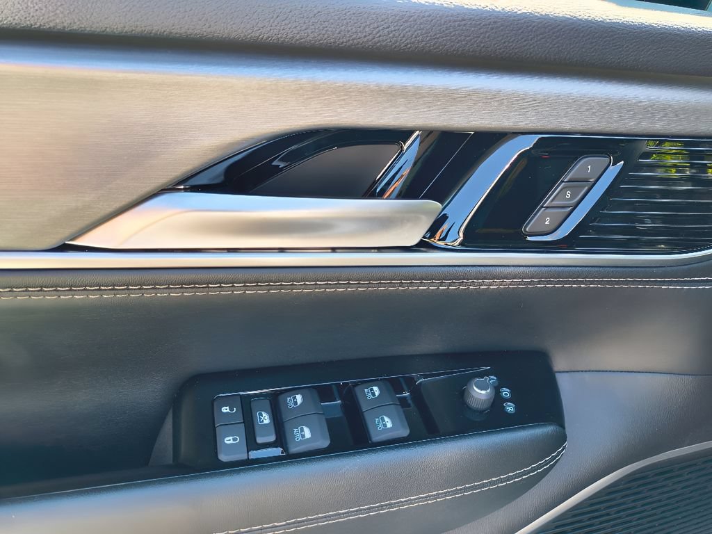 Used 2024 Jeep Wagoneer Series II RWD image 15