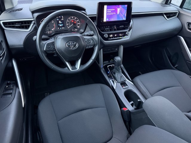 Certified 2025 Toyota Corolla Cross LE w/ Moonroof Package FWD image 33