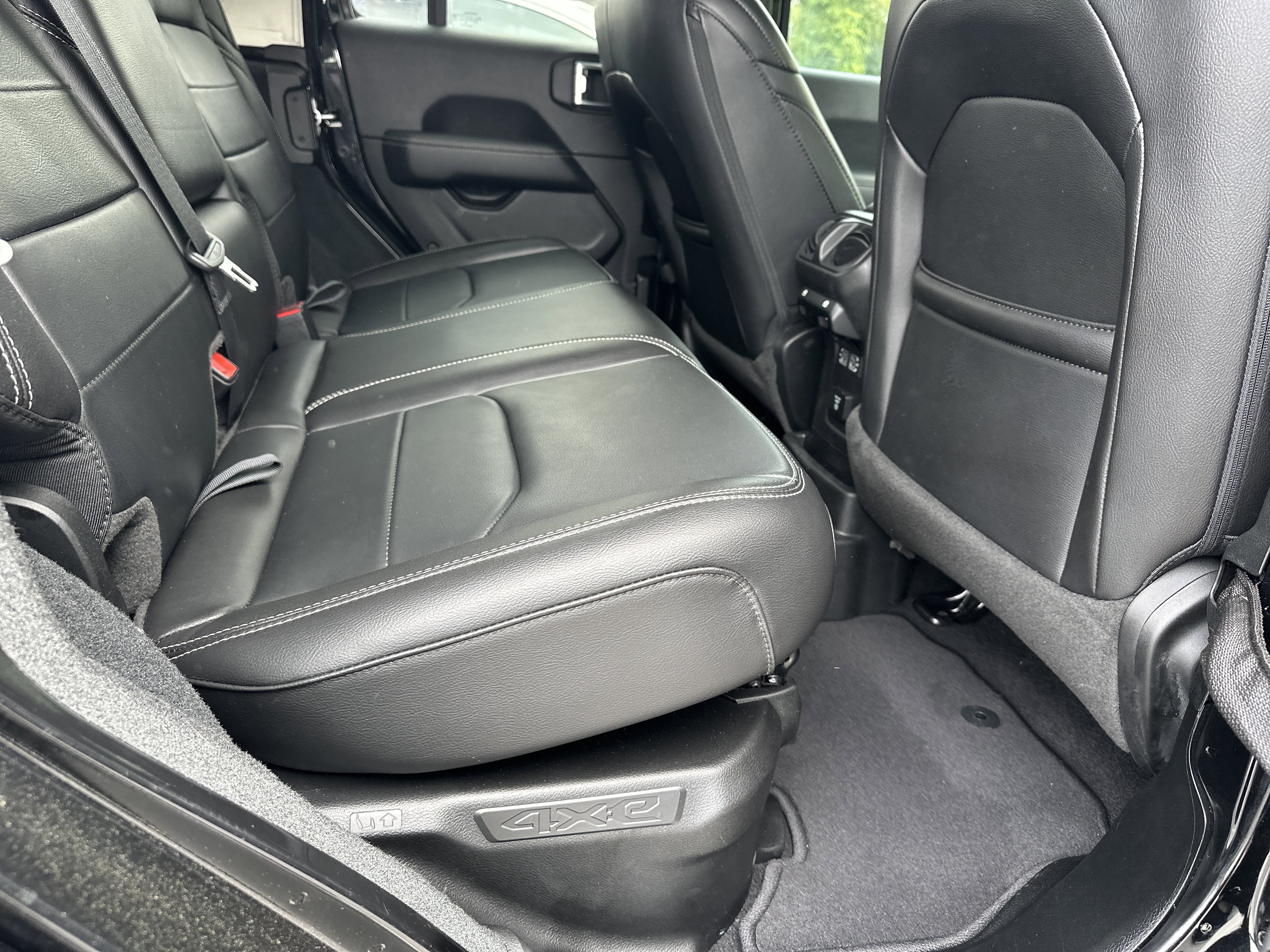 Used 2023 Jeep Wrangler Sahara w/ Cold Weather Group image 18