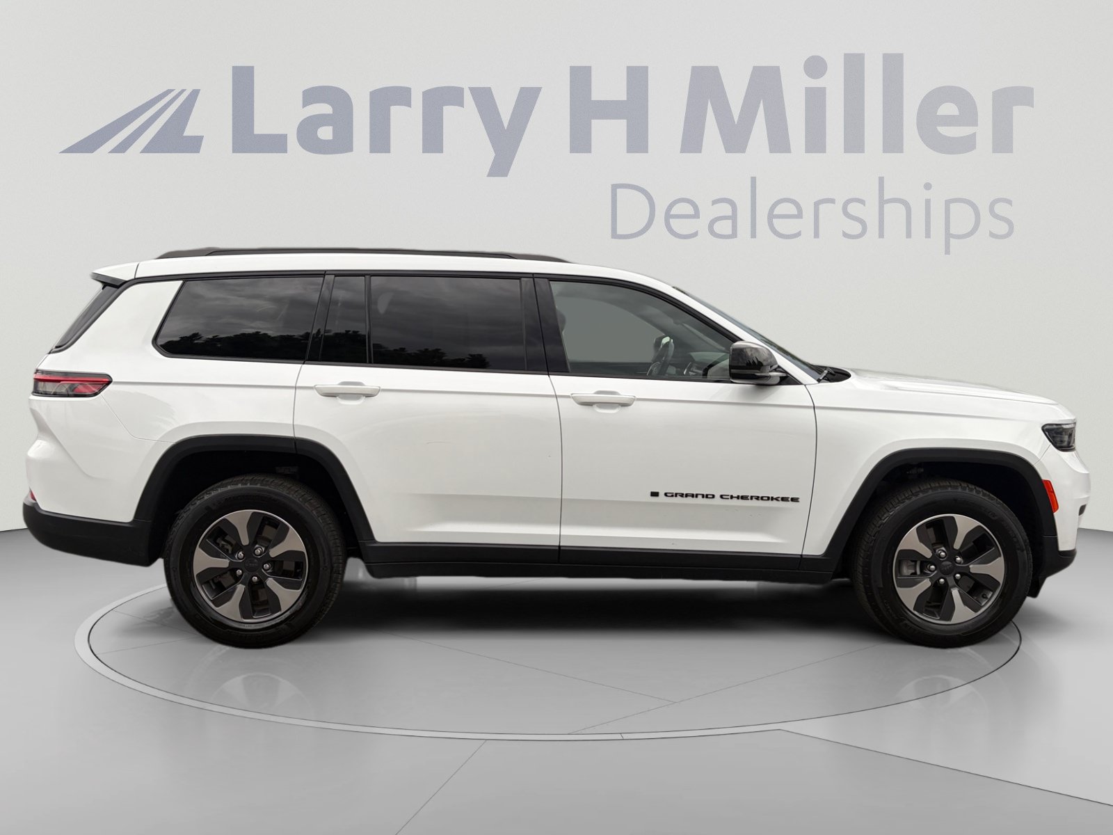 Used 2023 Jeep Grand Cherokee L Laredo AWD/4WD image 6