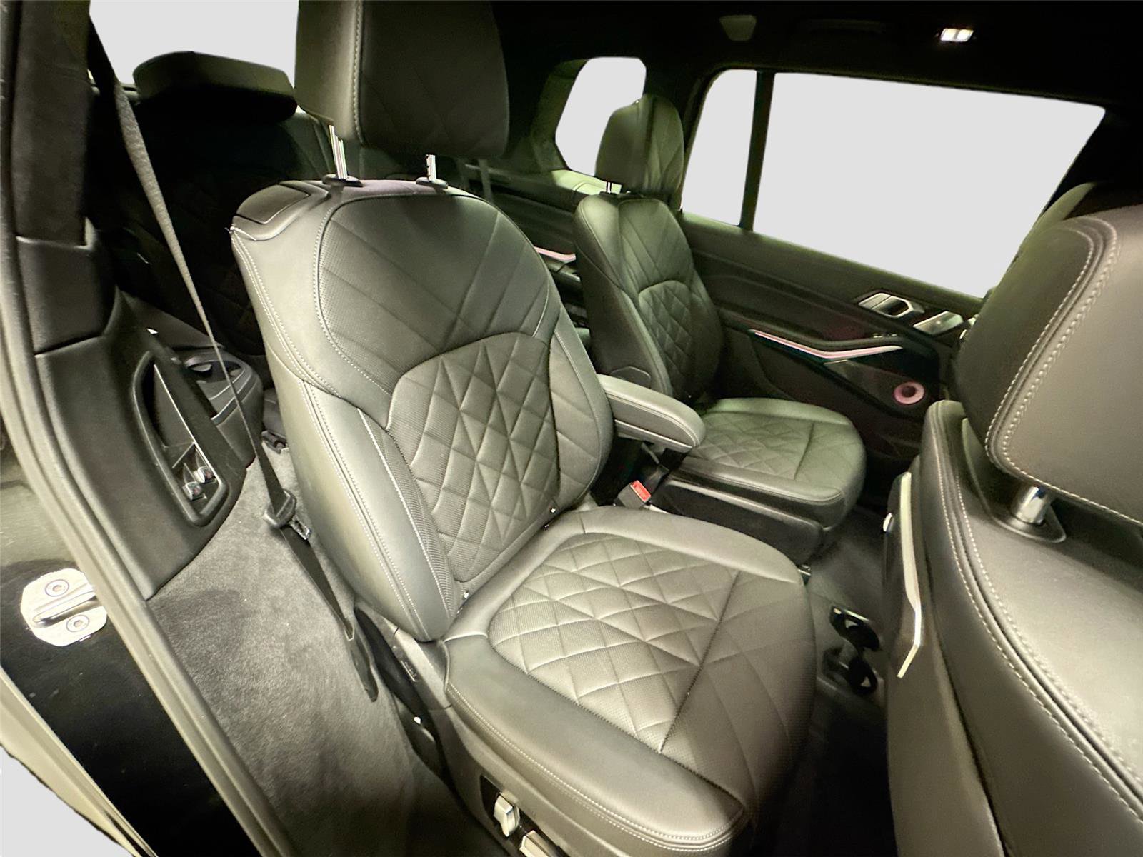 Used 2024 BMW X7 xDrive40i w/ M Sport Package image 29