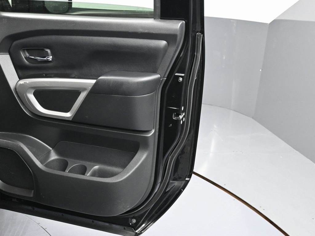Used 2023 Nissan Titan SV image 33