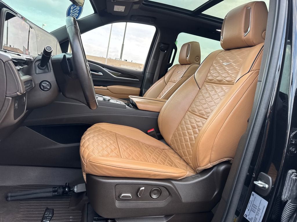 Used 2022 Cadillac Escalade ESV Premium Luxury w/ LPO, Floor Liner Package AWD/4WD image 18