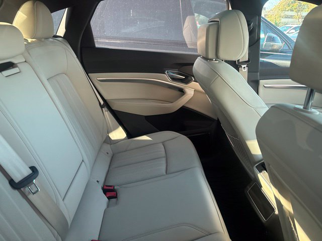 Certified 2024 Audi Q8 e-tron Premium Plus w/ Premium Plus Package AWD/4WD image 9
