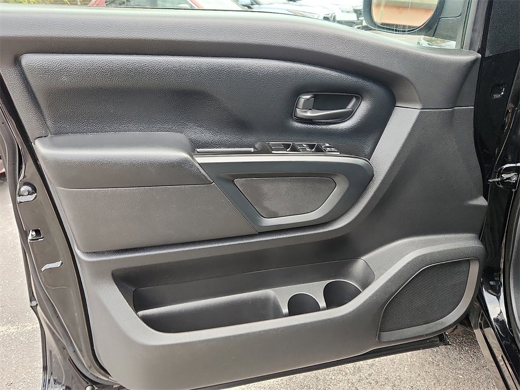 Used 2017 Nissan Titan S image 12