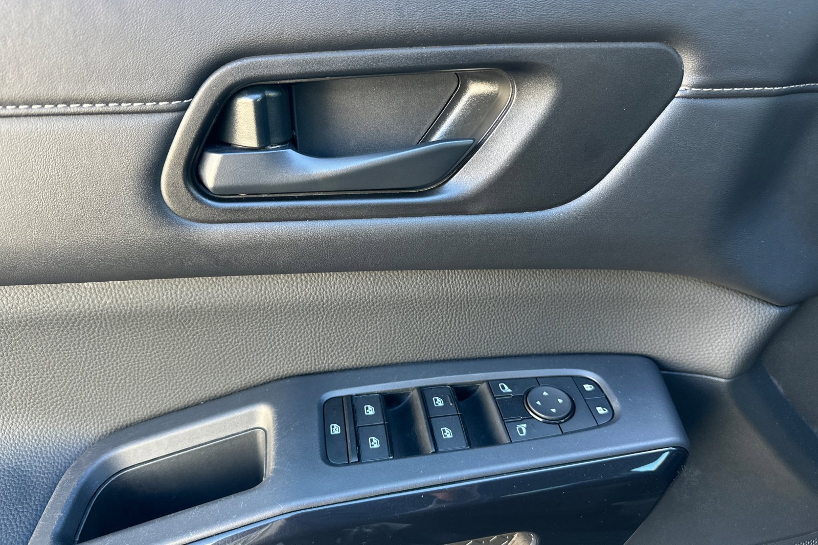 Certified 2024 Nissan Pathfinder SV image 11