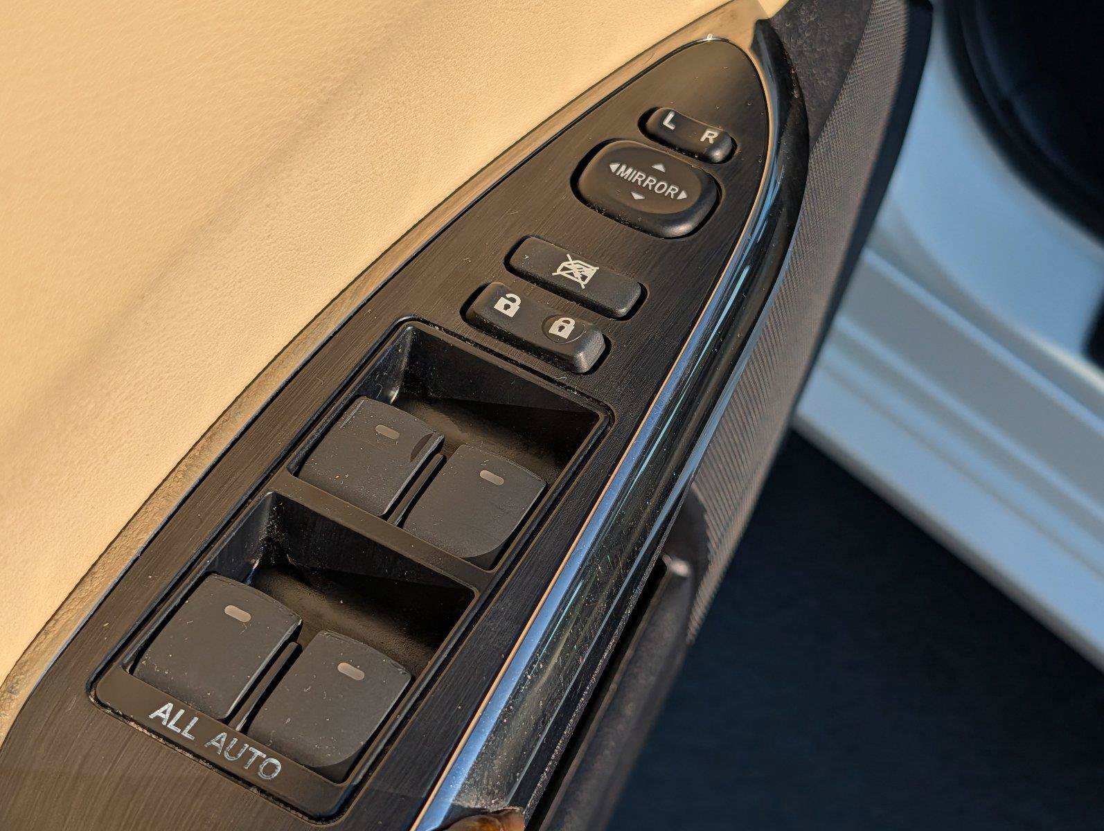 Used 2013 Toyota Avalon Limited FWD image 15