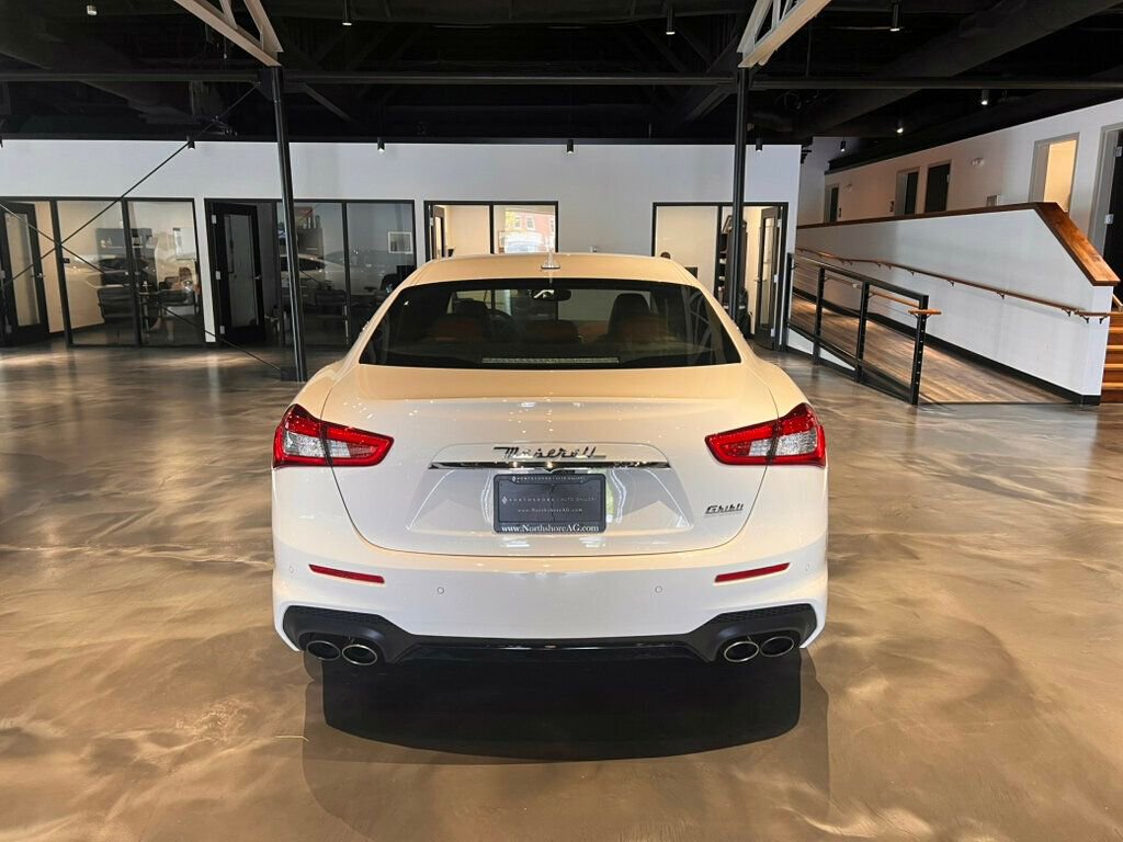 Used 2019 Maserati Ghibli GranSport image 4
