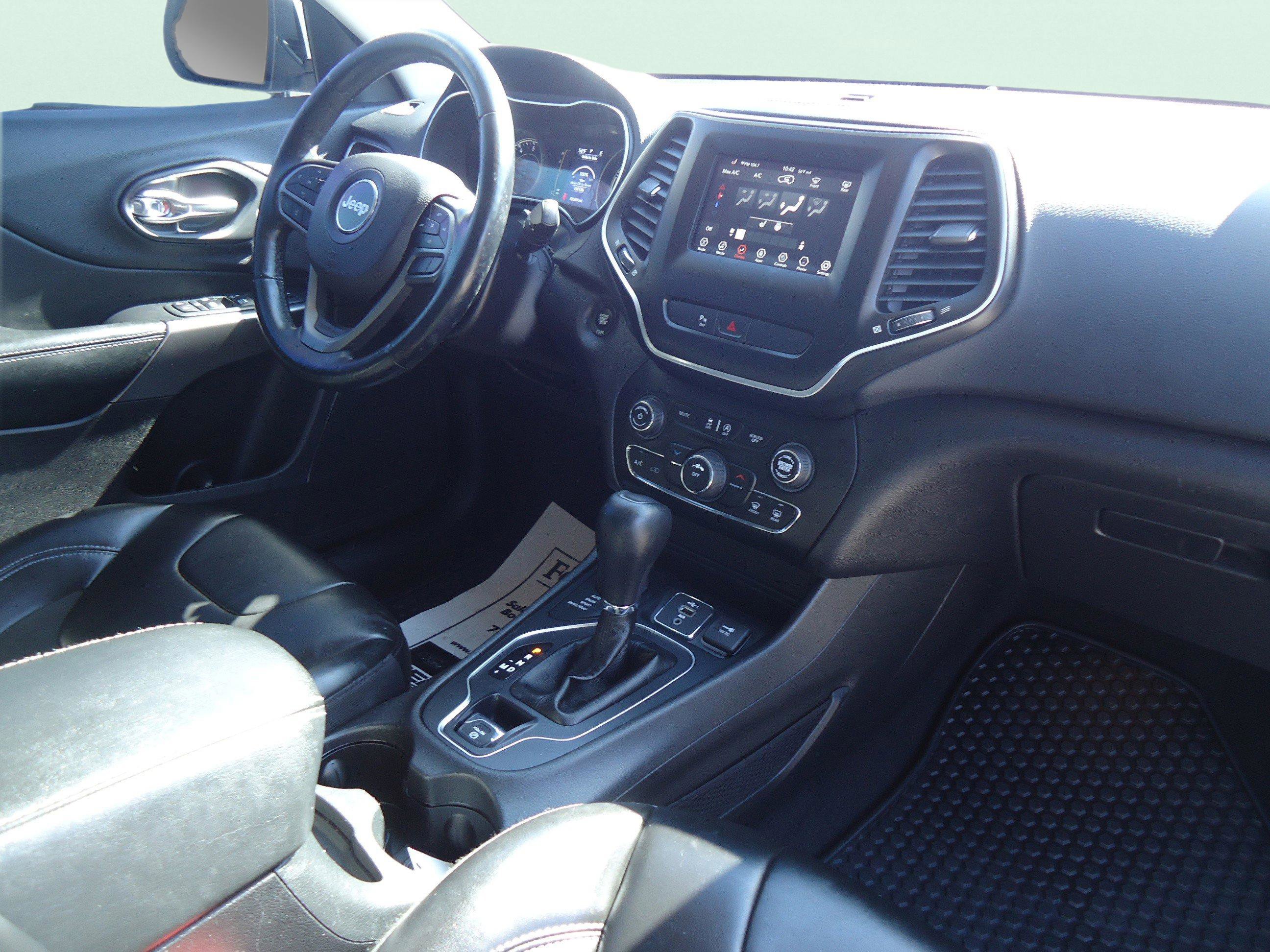 Used 2020 Jeep Cherokee Latitude Plus w/ Cold Weather Group image 27