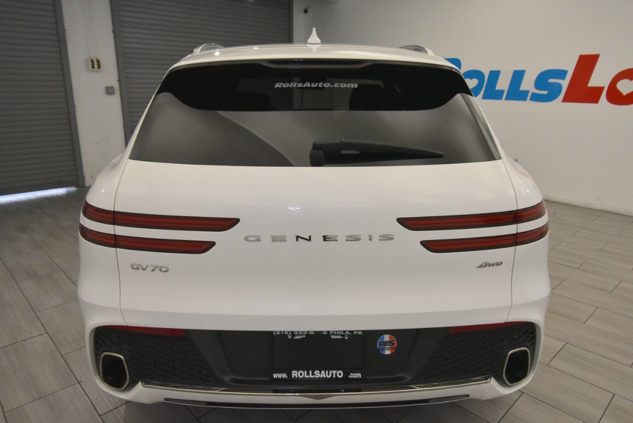 Used 2022 Genesis GV70 2.5T w/ Advanced Package image 4